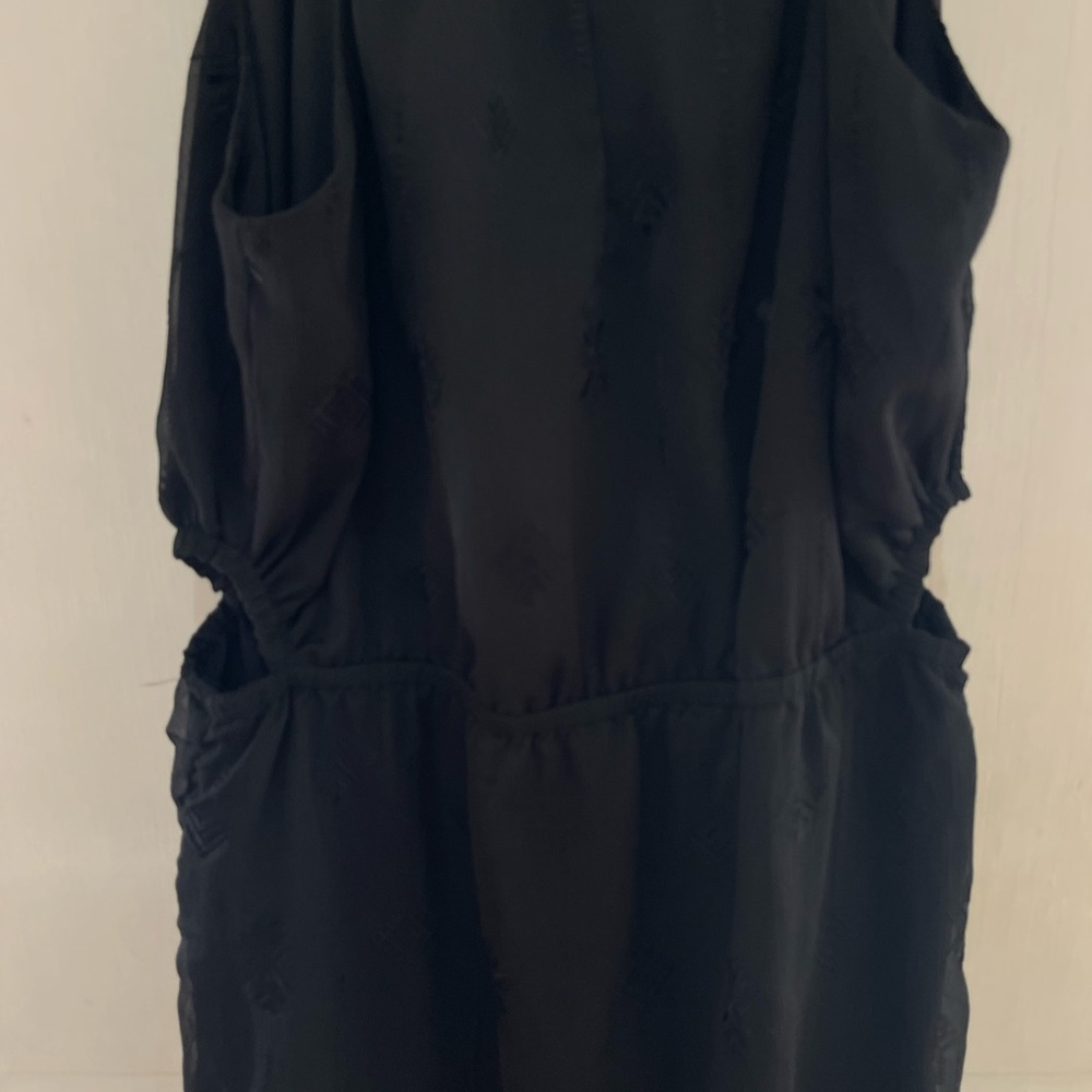 Black, small, side cutouts